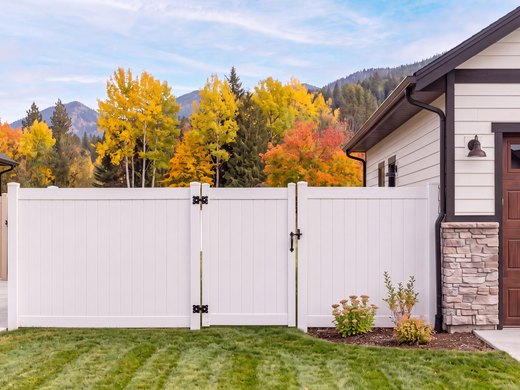 Full Vinyl Fencing